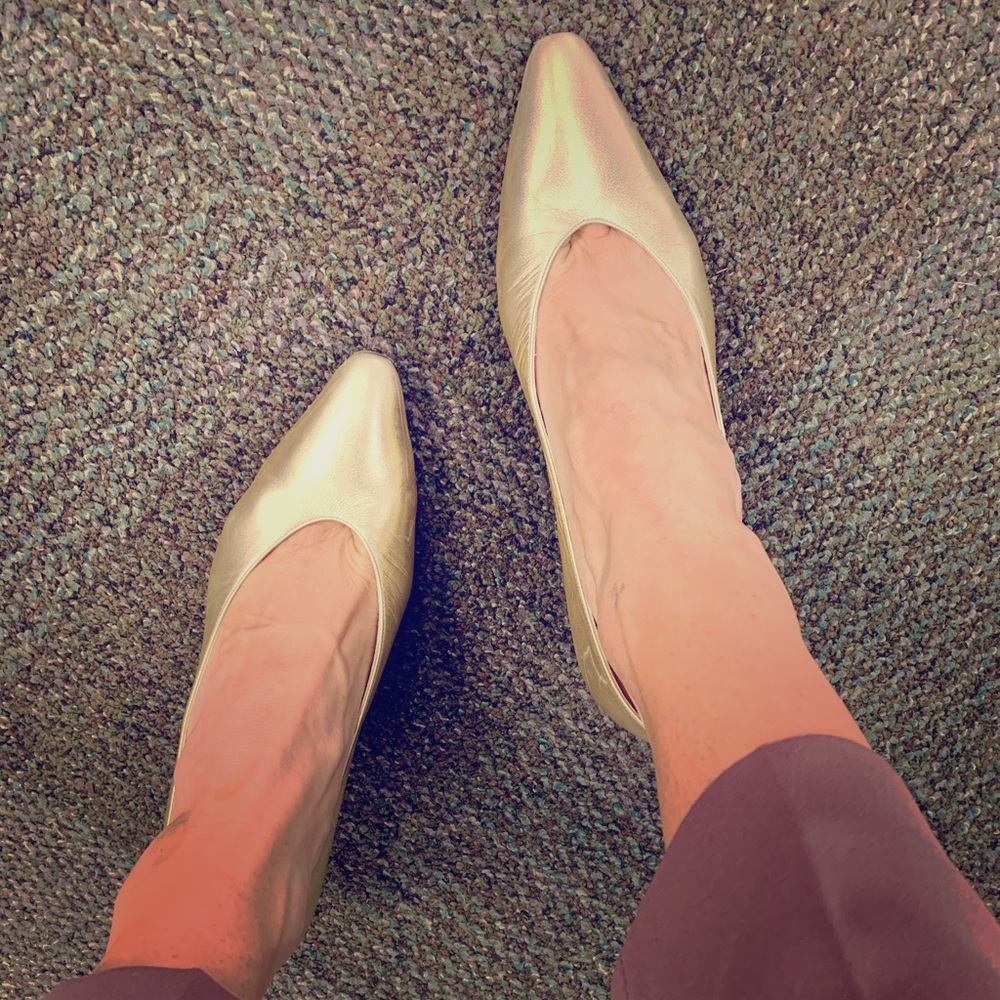Stuart Weitzman Gold pumps